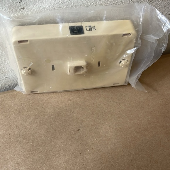 DSL PHONE JACK. - Picture 2 of 10